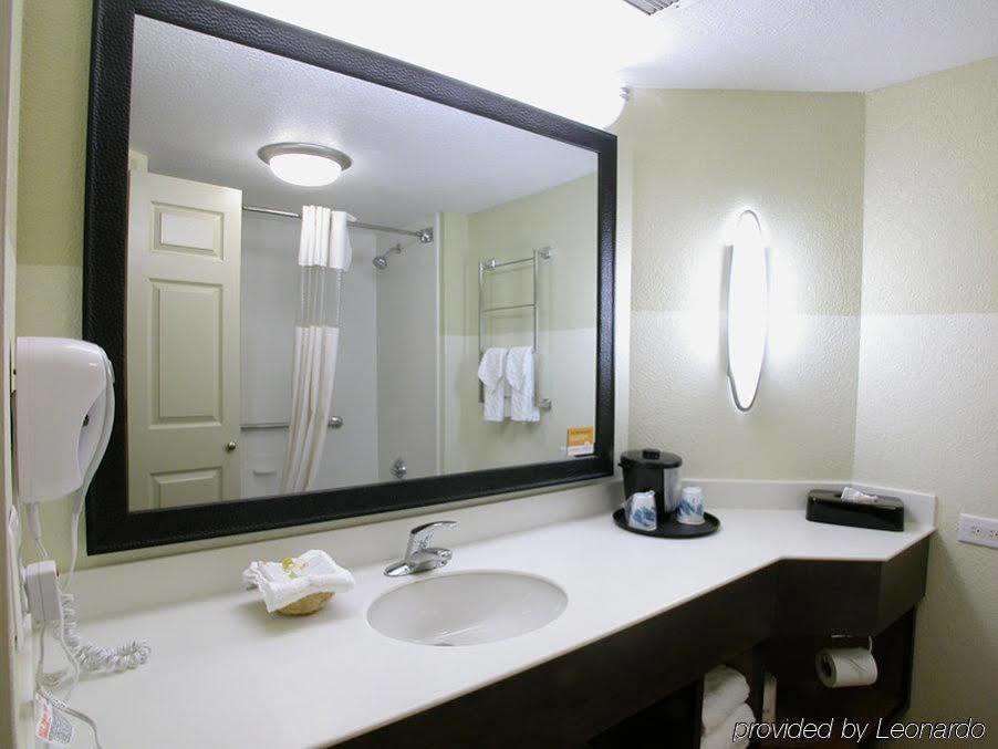 La Quinta By Wyndham Raleigh Cary Hotel Exterior foto